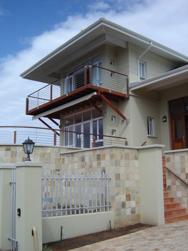 House Lake balcony 20060900